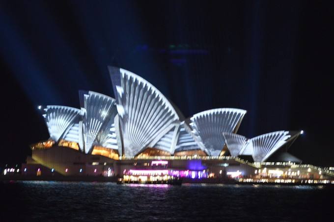 AxiCorp收购One Financial Markets（OFM欧福）为全球扩张布局