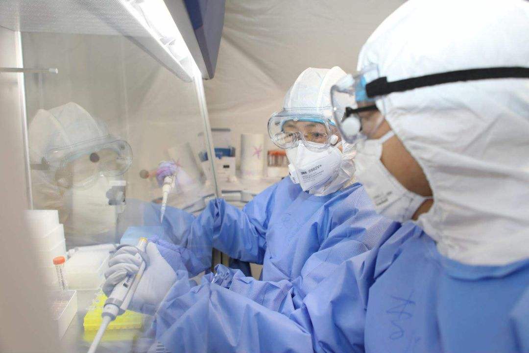 美国拟恢复已接种疫苗人群的室内“口罩令”