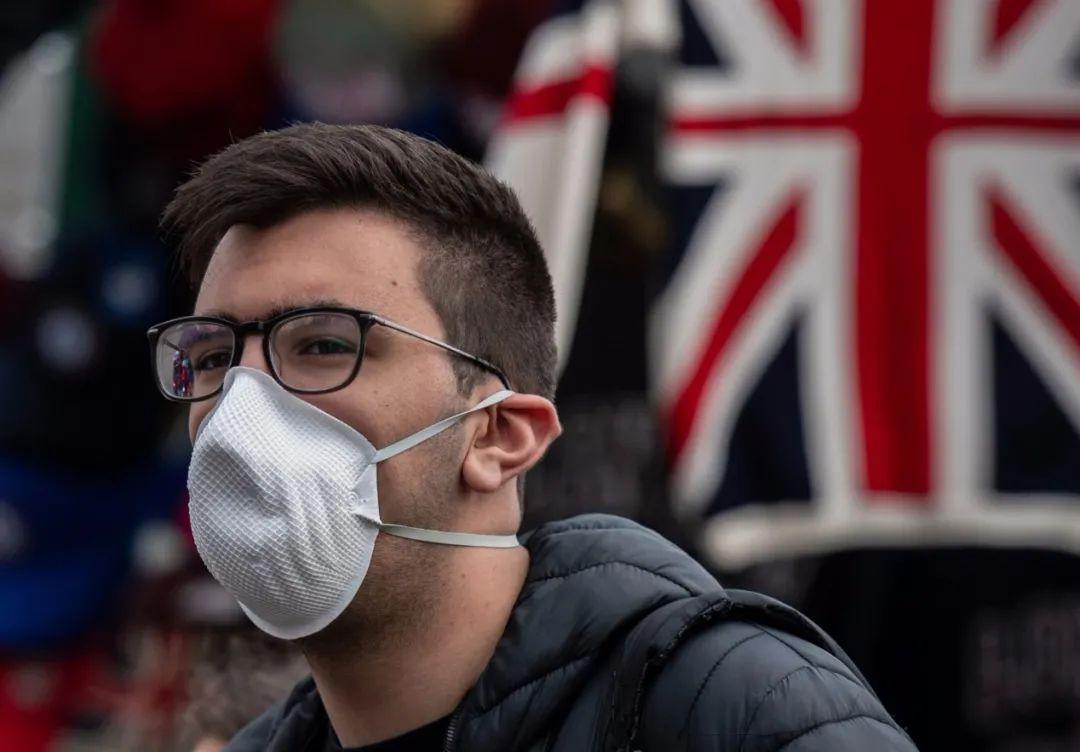 美国确诊病例激增，英国“防疫大撒把”每日新增病例恐直冲10万